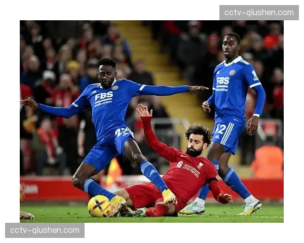 实时：布雷斯特凭借一次经典的防守反击，由边翼卫长途奔袭得分