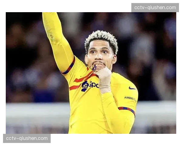 伤病更新：巴萨后卫阿劳霍腿筋拉伤，预计缺阵三周