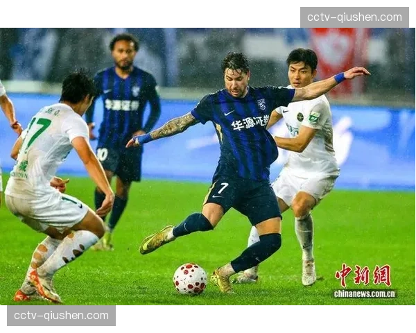 武汉三镇2-0完胜浙江俱乐部绿城，卡迪斯头球破门贝维斯建功